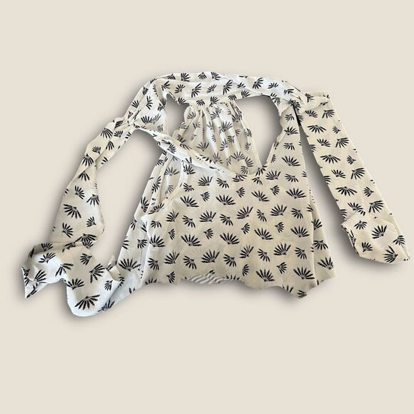 White sleeveless top with black fans design size Small, NWOT - Picture 5 of 6